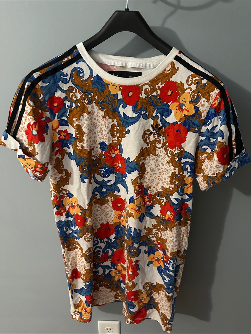 Adidas Her studio London Floral Baroque Print Short Sleeve Top - White/Red/Blue